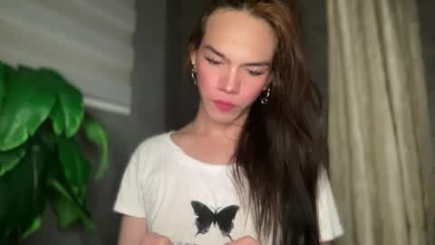 QUEEN online show from November 22, 2025, 12:53 am