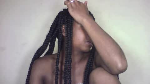 queennaya online show from August 8, 2026, 8:33 pm