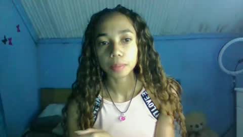 queennih online show from November 6, 2025, 6:53 pm