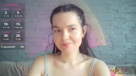 Snapshot of queenofmodels chatting on April 9, 2026, 5:18 am QueenOfModels online show from April 9, 2026, 5:18 am