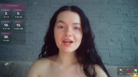 Snapshot of queenofmodels chatting on April 13, 2026, 3:34 am QueenOfModels online show from April 13, 2026, 3:34 am