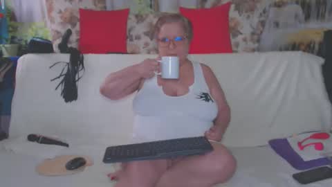 QueenPammy online show from September 17, 2025, 6:48 am