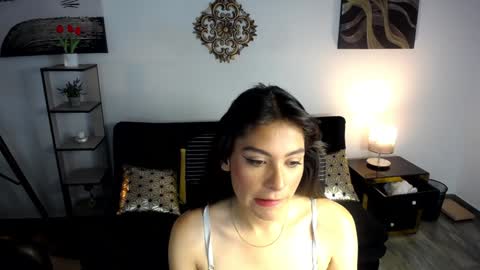 Snapshot of queenpink777 chatting on December 19, 2024, 7:07 pm Rose online show from December 19, 2024, 7:07 pm