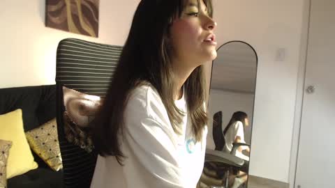 Snapshot of queenpink777 chatting on December 23, 2024, 7:09 pm Rose online show from December 23, 2024, 7:09 pm