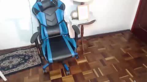 Snapshot of queenpink777 chatting on November 11, 2025, 12:43 am Rose online show from November 11, 2025, 12:43 am