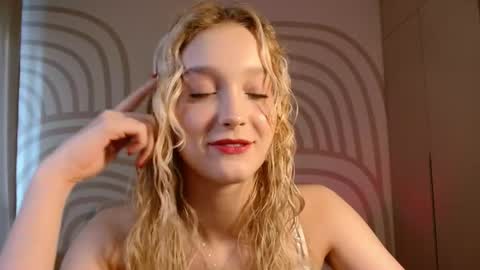 Snapshot of queenserenaaa chatting on June 7, 2026, 3:38 pm Serena XoXo online show from June 7, 2026, 3:38 pm