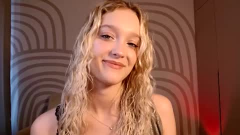 Snapshot of queenserenaaa chatting on June 29, 2026, 3:23 pm Serena XoXo online show from June 29, 2026, 3:23 pm