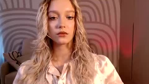 Snapshot of queenserenaaa chatting on August 9, 2026, 1:27 pm Serena XoXo online show from August 9, 2026, 1:27 pm