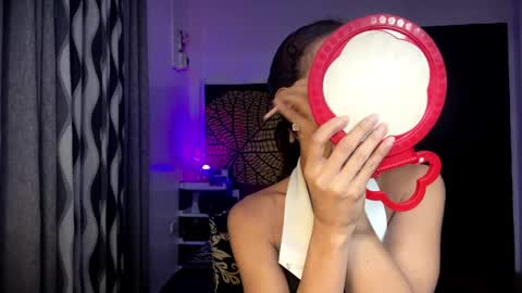 ValentinaMoone online show from December 22, 2025, 6:05 pm