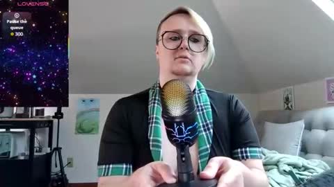 Snapshot of queerlyjaz chatting on May 2, 2026, 6:13 pm queerlyjaz online show from May 2, 2026, 6:13 pm