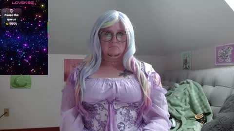 Snapshot of queerlyjaz chatting on May 24, 2026, 5:18 pm queerlyjaz online show from May 24, 2026, 5:18 pm