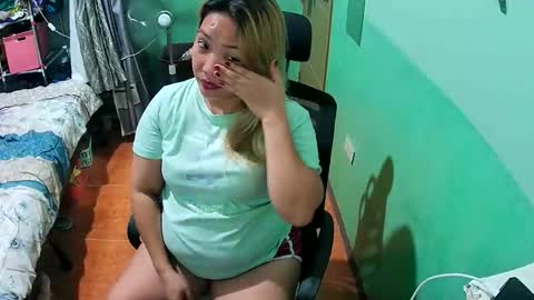 Snapshot of quelly40 chatting on May 20, 2026, 12:55 pm quelly40 online show from May 20, 2026, 12:55 pm