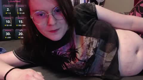 Snapshot of r0sewiththorns chatting on May 30, 2026, 12:08 am R0seWithThorns online show from May 30, 2026, 12:08 am