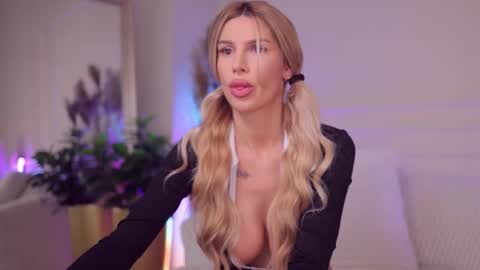 Snapshot of rachel_quinn_ chatting on February 23, 2026, 4:43 am rachel_quinn_ online show from February 23, 2026, 4:43 am