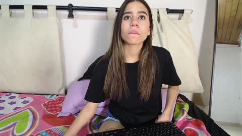 Snapshot of rachell_criss chatting on February 4, 2025, 9:38 am Rachell online show from February 4, 2025, 9:38 am