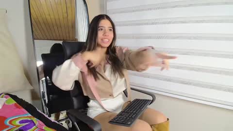 Snapshot of rachell_criss chatting on February 5, 2025, 9:36 am Rachell online show from February 5, 2025, 9:36 am