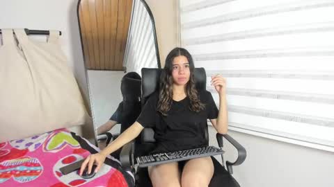 Snapshot of rachell_criss chatting on February 9, 2025, 9:47 am Rachell online show from February 9, 2025, 9:47 am