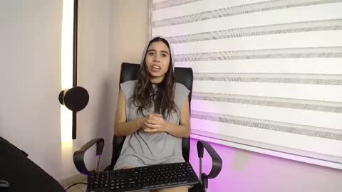 Snapshot of rachell_criss chatting on February 21, 2025, 5:13 am Rachell online show from February 21, 2025, 5:13 am