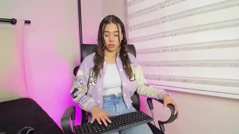 Snapshot of rachell_criss chatting on March 2, 2025, 3:34 am Rachell online show from March 2, 2025, 3:34 am