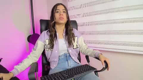 Snapshot of rachell_criss chatting on March 2, 2025, 6:37 am Rachell online show from March 2, 2025, 6:37 am