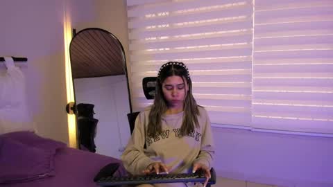 Snapshot of rachell_criss chatting on October 6, 2025, 6:05 pm Rachell online show from October 6, 2025, 6:05 pm