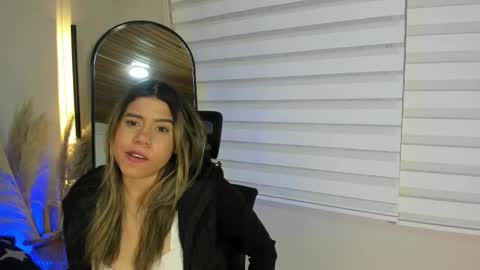 Snapshot of rachell_criss chatting on October 25, 2025, 4:20 am Rachell online show from October 25, 2025, 4:20 am