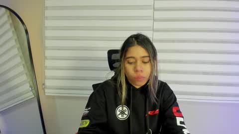 Snapshot of rachell_criss chatting on November 15, 2025, 4:21 am Rachell online show from November 15, 2025, 4:21 am