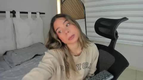 Snapshot of rachell_criss chatting on November 28, 2025, 4:15 am Rachell online show from November 28, 2025, 4:15 am