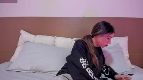 Rachell online show from April 14, 2026, 4:07 am