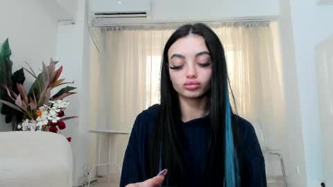 Snapshot of rachellravee chatting on May 18, 2026, 5:35 am Rachell online show from May 18, 2026, 5:35 am