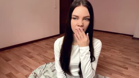 Snapshot of rachelpoisso chatting on November 1, 2025, 8:38 am Rachel online show from November 1, 2025, 8:38 am