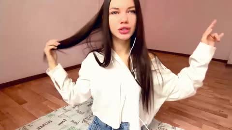 Snapshot of rachelpoisso chatting on November 10, 2025, 9:19 am Rachel online show from November 10, 2025, 9:19 am