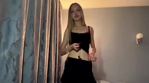 Snapshot of rachelpoisso chatting on July 16, 2026, 8:37 pm Rachel online show from July 16, 2026, 8:37 pm