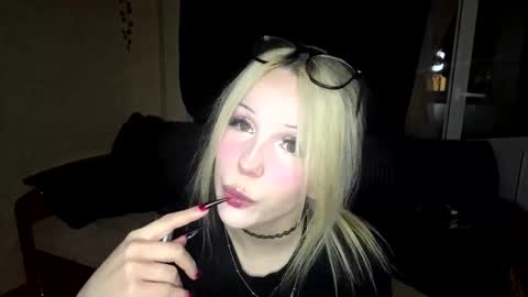 Lily online show from March 25, 2026, 6:58 pm