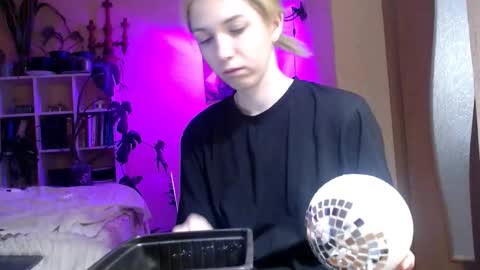 radish666 online show from March 1, 2026, 9:39 pm