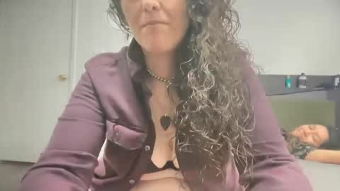 Rain Hendrix online show from June 8, 2026, 3:40 am