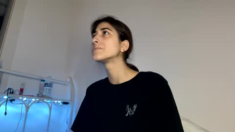 Snapshot of raiyvyn chatting on January 9, 2025, 3:36 am Ray Ray online show from January 9, 2025, 3:36 am