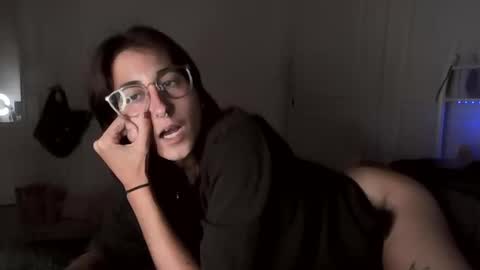 Snapshot of raiyvyn chatting on September 17, 2025, 3:52 am Ray Ray online show from September 17, 2025, 3:52 am