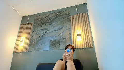 raphael_nyon1 online show from May 12, 2026, 12:35 pm