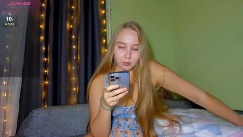 Im Kira  ntmu online show from January 21, 2025, 12:29 pm
