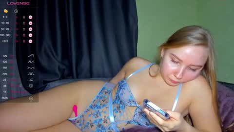 Im Kira  ntmu online show from February 5, 2025, 6:15 pm