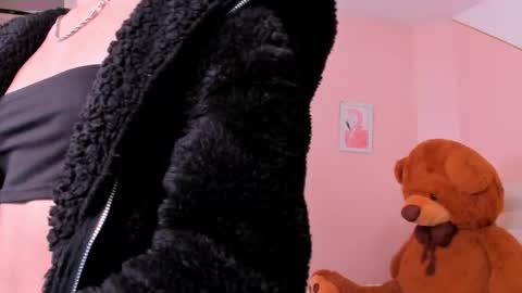 Raquel Moon online show from March 13, 2026, 12:01 pm