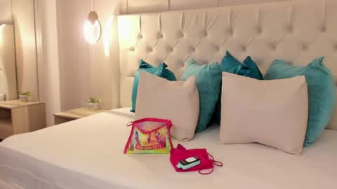 Raquel Moon online show from April 17, 2026, 5:38 pm