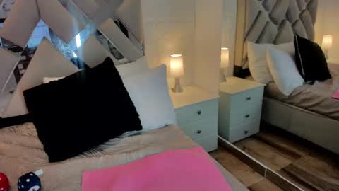 Snapshot of raquel_moore chatting on February 11, 2025, 12:05 pm Raquel Moore online show from February 11, 2025, 12:05 pm