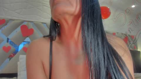 Snapshot of raquel_moore chatting on February 15, 2025, 8:11 pm Raquel Moore online show from February 15, 2025, 8:11 pm