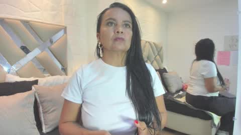 Snapshot of raquel_moore chatting on January 15, 2026, 4:55 pm Raquel Moore online show from January 15, 2026, 4:55 pm