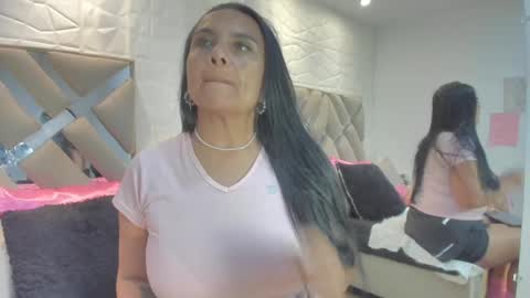 Snapshot of raquel_moore chatting on February 7, 2026, 4:11 pm Raquel Moore online show from February 7, 2026, 4:11 pm