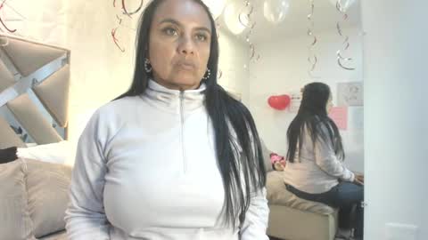 Snapshot of raquel_moore chatting on February 18, 2026, 1:40 pm Raquel Moore online show from February 18, 2026, 1:40 pm