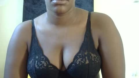 Snapshot of rara_molly chatting on April 1, 2026, 8:15 am rara_molly online show from April 1, 2026, 8:15 am