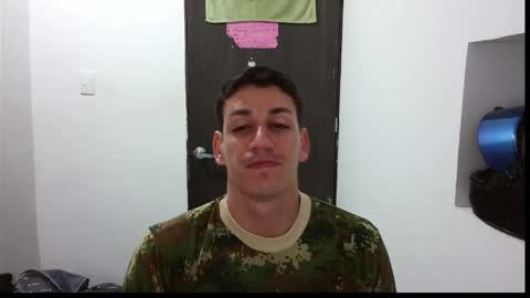 Snapshot of raul240335 chatting on May 5, 2026, 1:24 am Raul online show from May 5, 2026, 1:24 am
